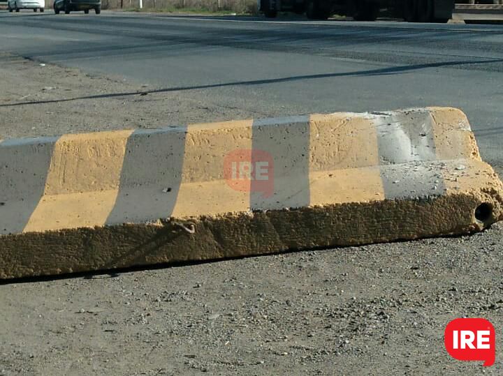 A una semana de colocada, apareció una barrera jersey chocada en La Ribera