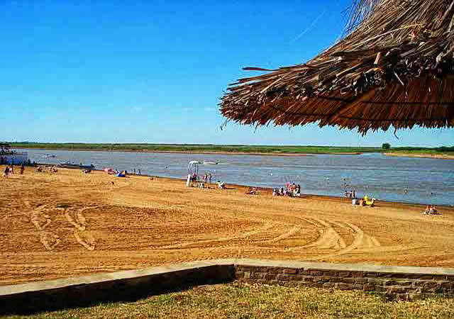 La Boca: Trabajan en la contención del río previa fiesta del balneario