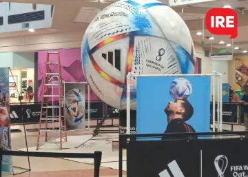 Nuevo desafío para Marlene y Lichi: Una pelota enorme en el corazón del shopping