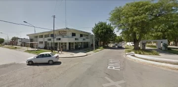 Dejó la moto afuera de la casa de un amigo y se la robaron