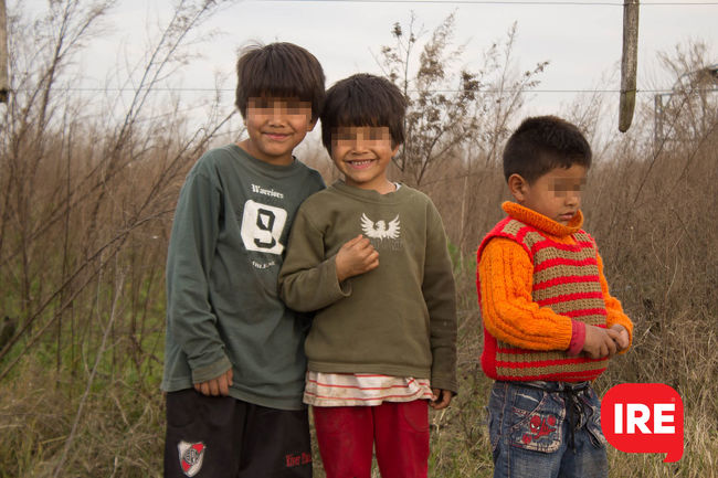 Vecinos juntan donaciones para ayudar a Silvia y sus hijos