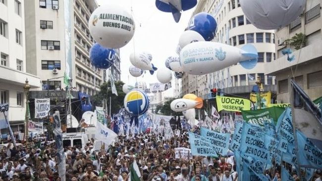 Delegados de Apinta marchan contra las políticas nacionales