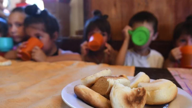 Solicitan colaboraciones para seguir dando la merienda a los chicos en barrio Toba