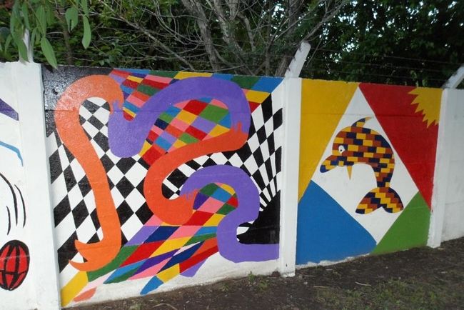 Alumnos pintaron un mural de “Miradas” en su escuela