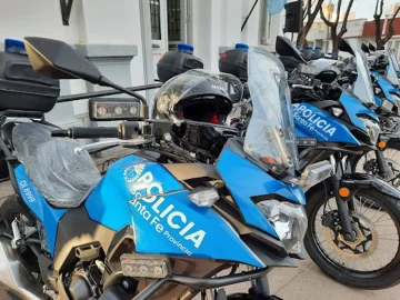Las comisarías de Oliveros y Andino recibieron motos policiales