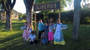 Los oliverenses pequeñitos se vistieron de paisanos y chinas
