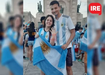 ¡Vivan los novios! Es de Timbúes y su novio la sorprendió en medio de los festejos de Argentina