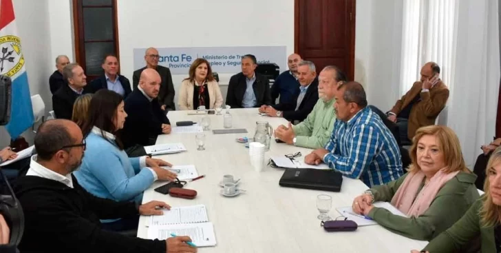 Provincia ofreció devolver los descuentos, cargos y sumas no remunerativas