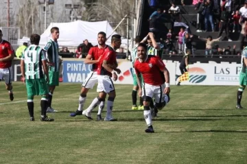 Pato Cucchi abrió con un gol el sueño del Lobo por el ascenso