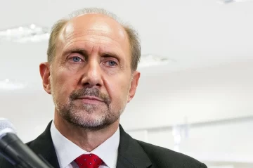 El sueldo de Perotti y de su gabinete congelado por 180 días