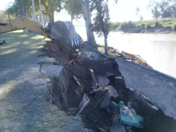Impresionante: Se cayó gran parte de la barranca en La Boca