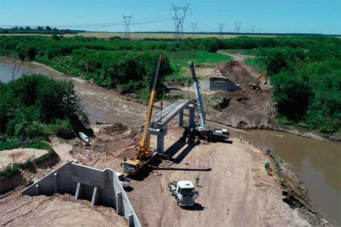 Se comenzó a construir un nuevo puente ferroviario sobre el Carcarañá