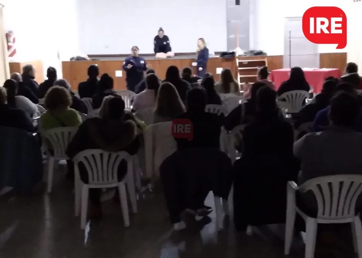 Bomberos brindaron capacitación de RCP a los alumnos del Cecla