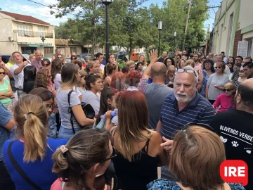 Decenas de vecinos reclamaron seguridad frente a la comuna