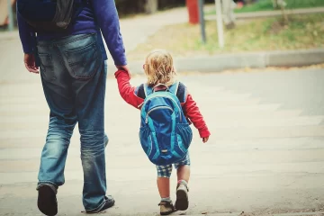 Autorizan a que hijos de padres separados puedan cambiar de casa