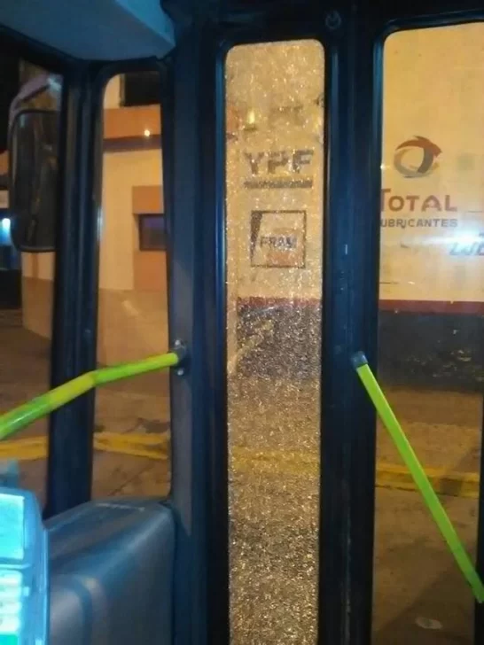 Autopista: Se produjo otro ataque con piedras a un colectivo