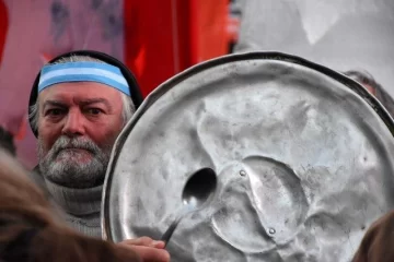 Vecinos se convocaron en un nuevo “ruidazo” contra los aumentos