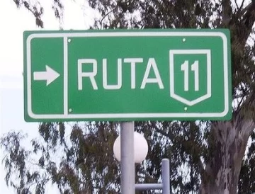 Intentó adelantarse, falló el auto y terminó en la banquina