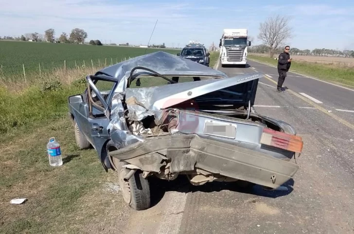 Un camión y un auto chocaron en el puente de la 91: Un macielense herido