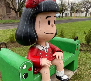 Mafalda ya se encuentra en el paseo del boulevard de Serodino