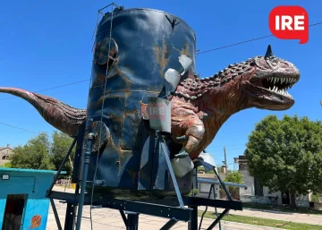 Serodino compite con su Jurassick Tank en el mundial de tanques de agua