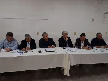 Intendentes invitaron a Fernández y Perotti a recorrer los puertos