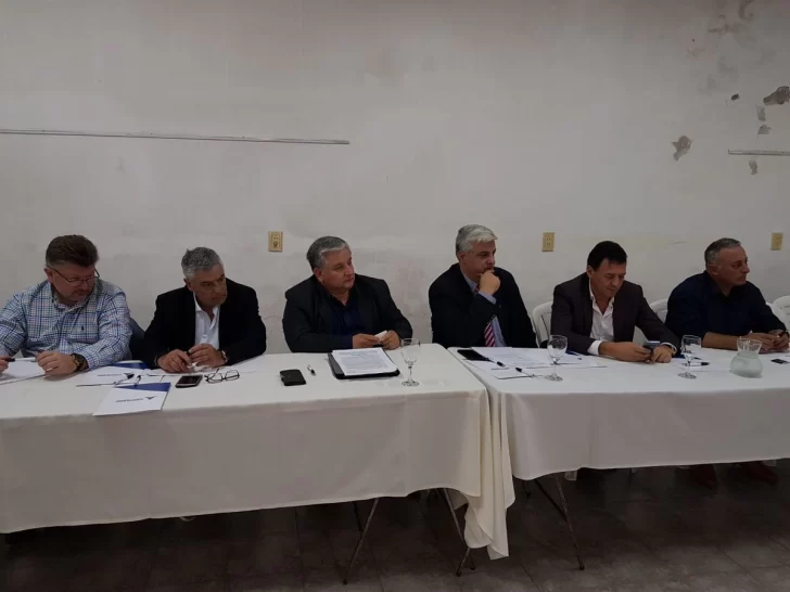 Intendentes invitaron a Fernández y Perotti a recorrer los puertos