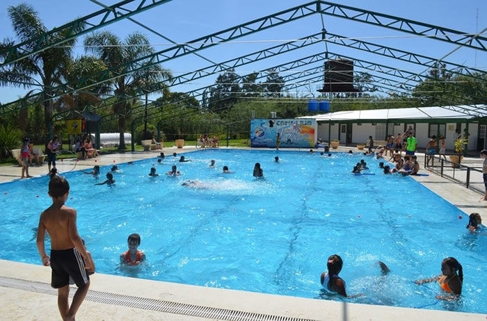 Timbúes abrió el polideportivo con entrada gratis para disfrutar del verano