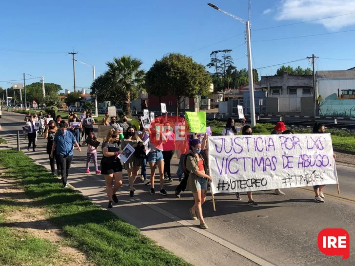 Las mujeres coparon las calles de Timbúes y pidieron justicia por las víctimas de abuso