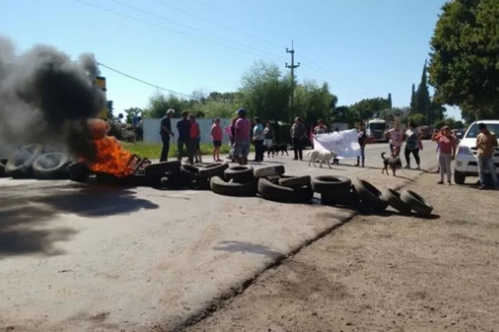 Otra vez el caos de camiones y los vecinos salen a reclamar