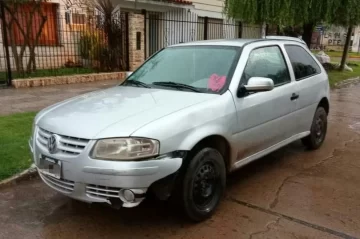 Circulaba a las 5 de la mañana: Le retuvieron el auto y quedó demorado