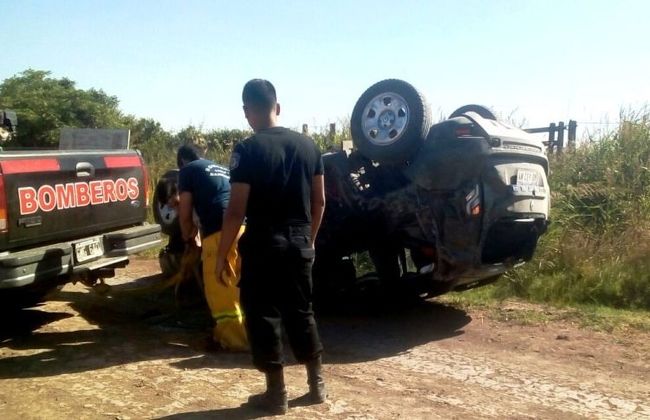 Monje: Un auto volcó en el camino hacia La Boca