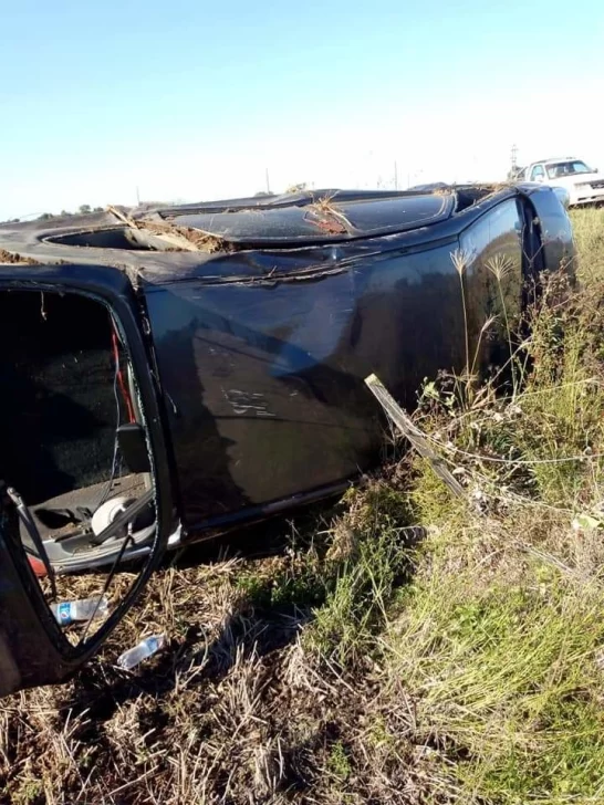 Volcó el cantante de Los Lirios sobre ruta 11 yendo a Aragón