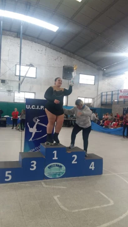 En su retorno al patinaje Brenda Mena se lució en Rosario