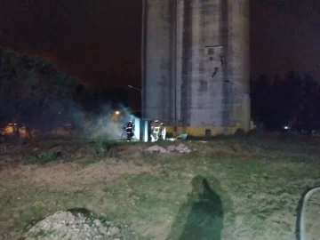 Se incendió un silo en desuso en el centro de Timbúes