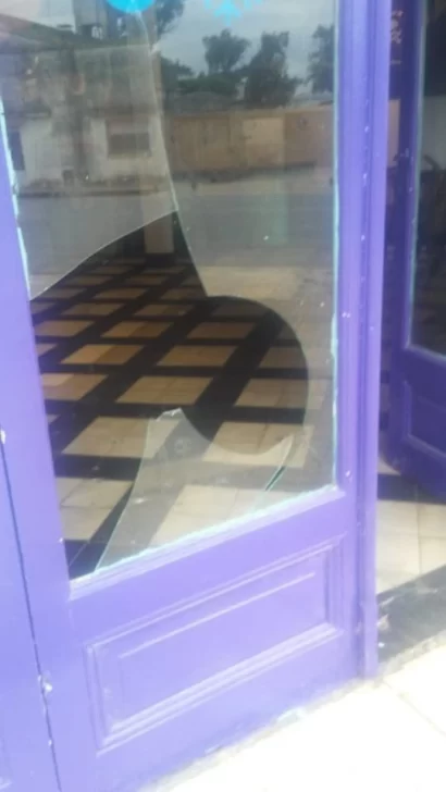 Rompieron los vidrios y robaron un televisor del Centro Cultural