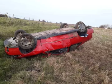 Dos jóvenes resultaron heridos al volcar en la ruta hacia Gaboto