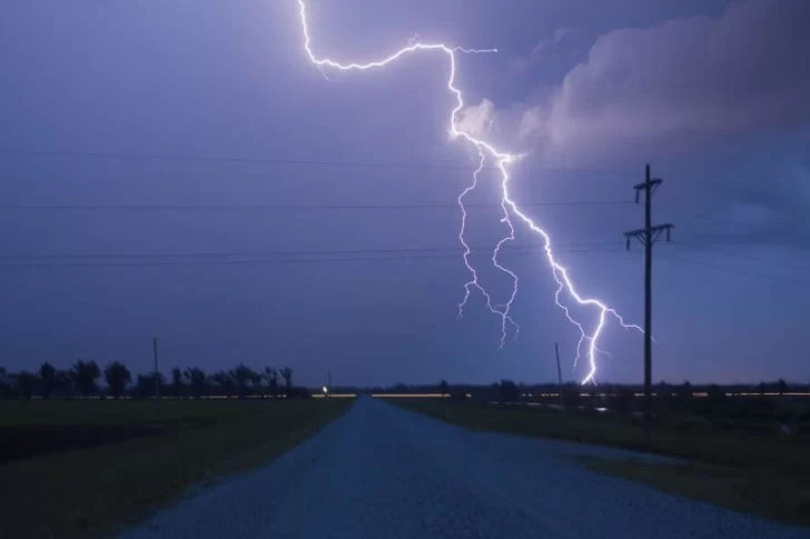 Alertan intensa actividad eléctrica en la región