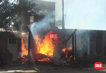 Se incendió completamente una vivienda céntrica en Timbúes