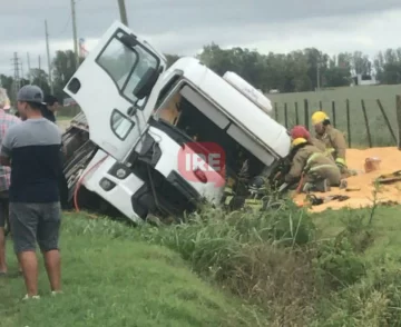 Un camionero atrapado tras múltiple choque en Timbúes