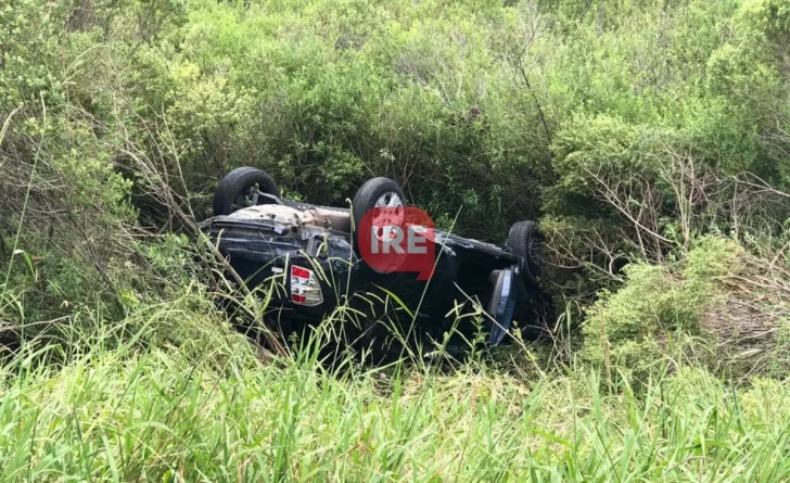 Oliveros: Volcó un auto en la autopista y buscan a los ocupantes