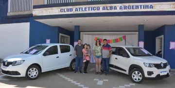 ¡Alegría! Alba entregó dos autos del megasorteo de Las Parejas