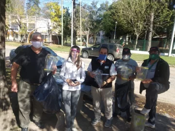 Instituciones de Pueblo Andino recibieron protectores faciales Instituciones de Pueblo Andino recibieron protectores faciales