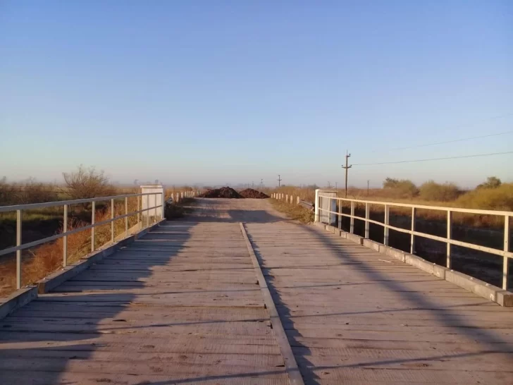 El puente de Ruta 10 está limitado de manera provisoria por obras pendientes