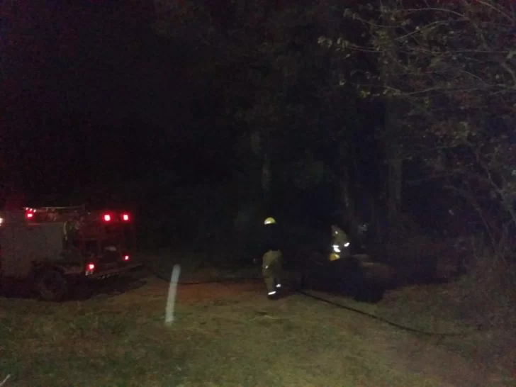 Bomberos sofocaron un incendio en una quinta de Oliveros
