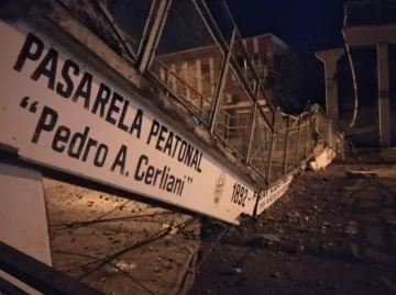 Ruta 11: Un camión destruyó un puente a la altura de Fray Luis Beltrán