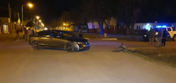 Un auto y una moto impactaron en una esquina de Puerto Gaboto