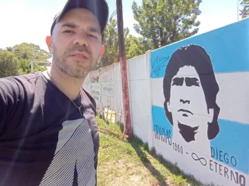 El Club San Julián homenajeó a Diego Maradona con un enorme mural