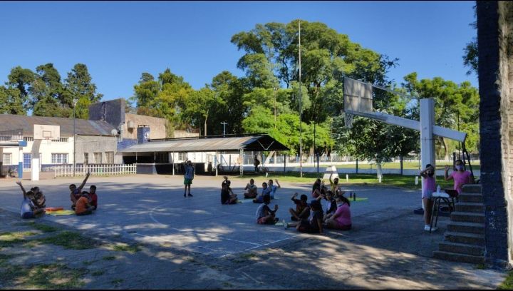 Esta mañana unos treinta chicos de Maciel comenzaron su Verano Activo