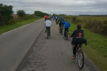 Vecinos de Timbúes, Aldao y Puerto pedalearon para pedir seguridad en Colectora